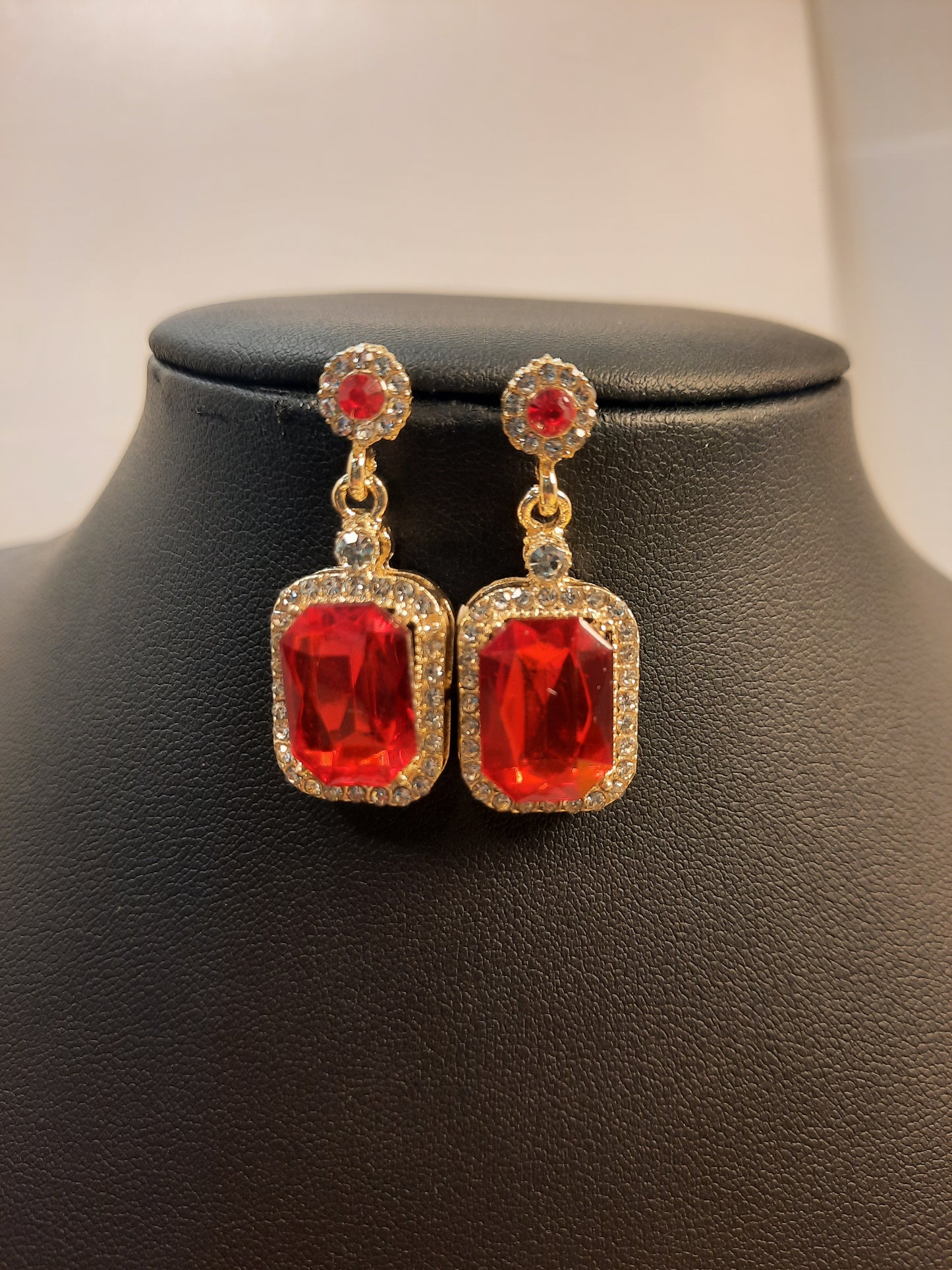 Elegant Women’s Jewellery Set - Gemstone Earrings, Necklace & Ring - Perfect for Weddings, Parties & Special Moments